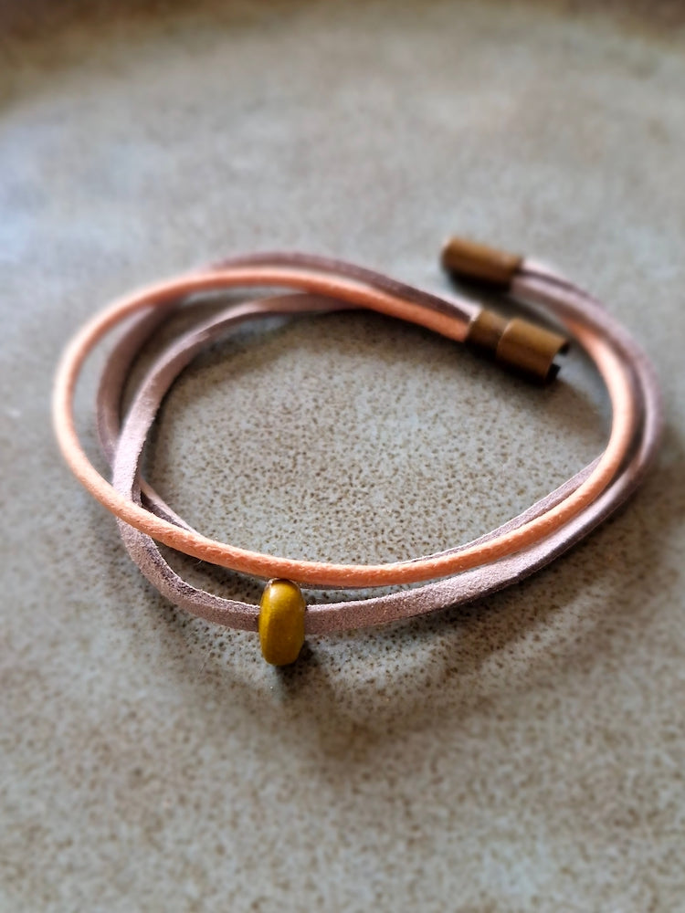 Bracelet in pink, handmade with ceramic beads and magnetic clasp