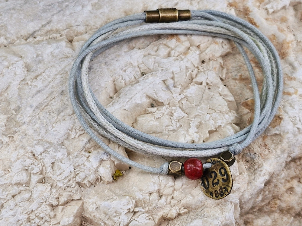 Bracelet in gray, handmade with ceramic beads and magnetic clasp