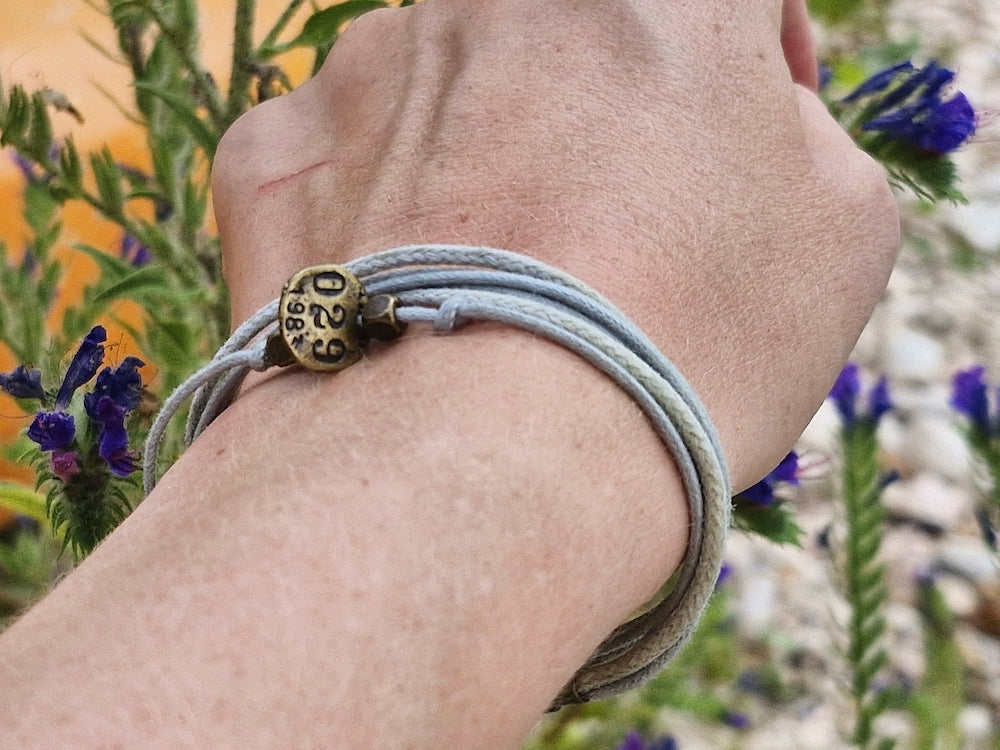Bracelet in gray, handmade with ceramic beads and magnetic clasp