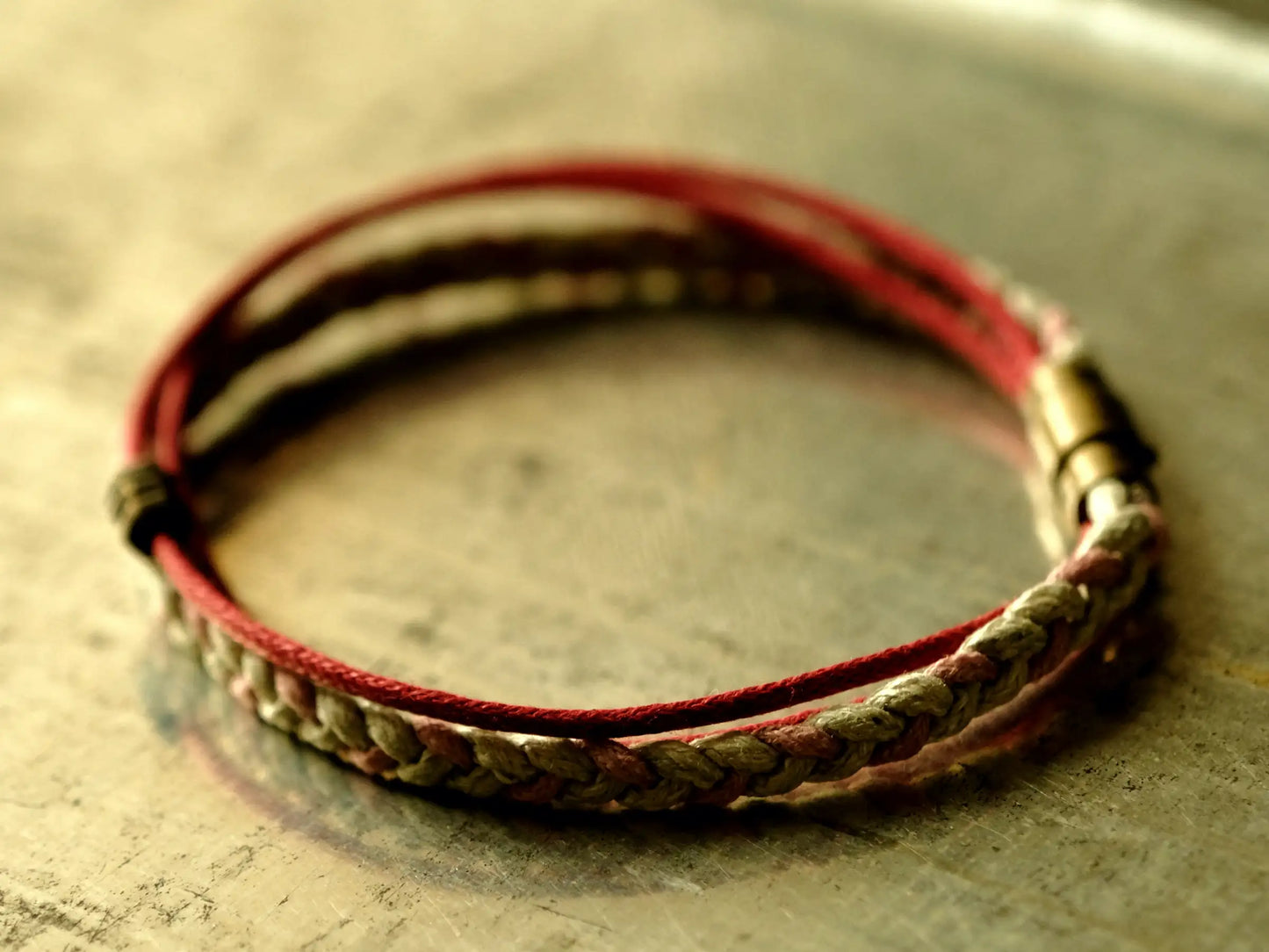Armband Unisex, geflochten, Rosa-Grau-Rot, Handgemacht mit Magnetverschluss