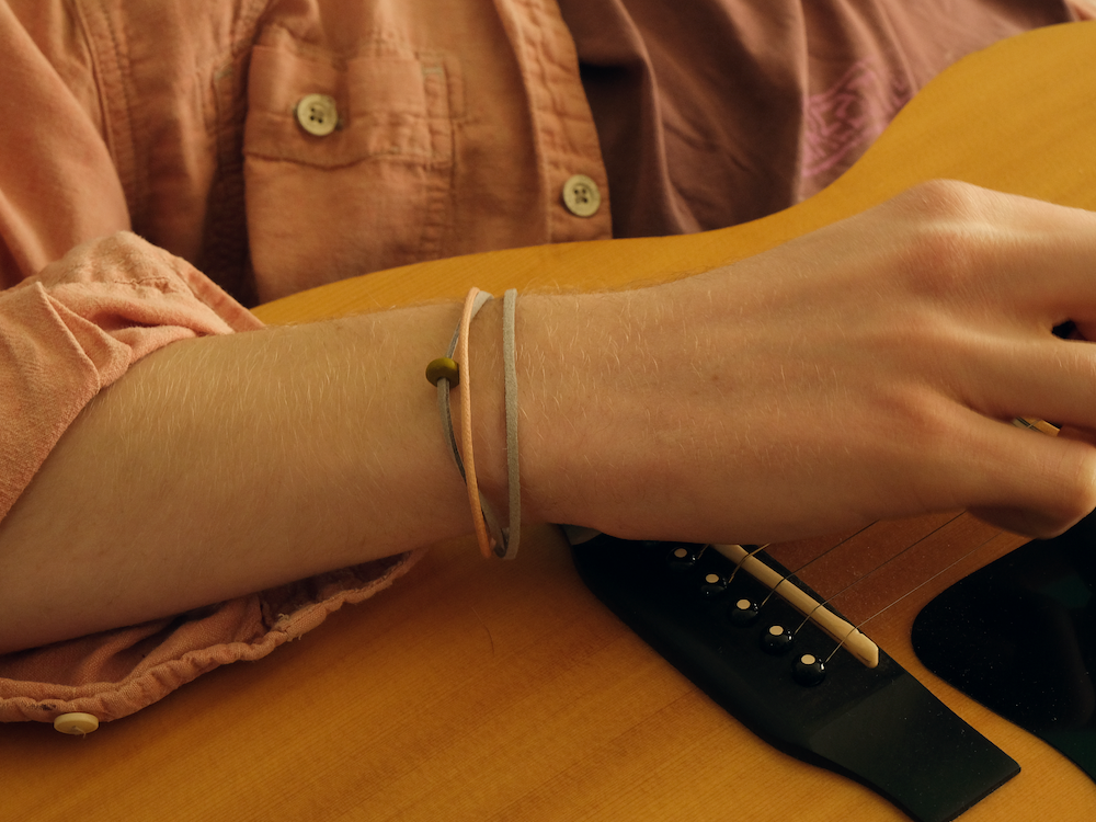 Bracelet in pink, handmade with ceramic beads and magnetic clasp