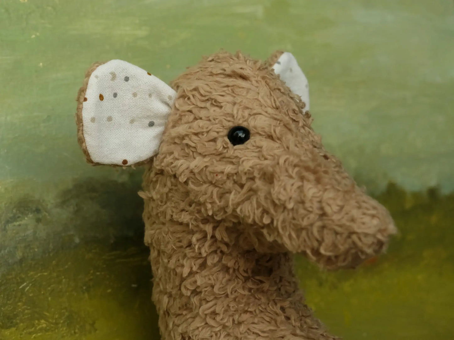 «Banu» Das Erdmännchen in Beigebraun
