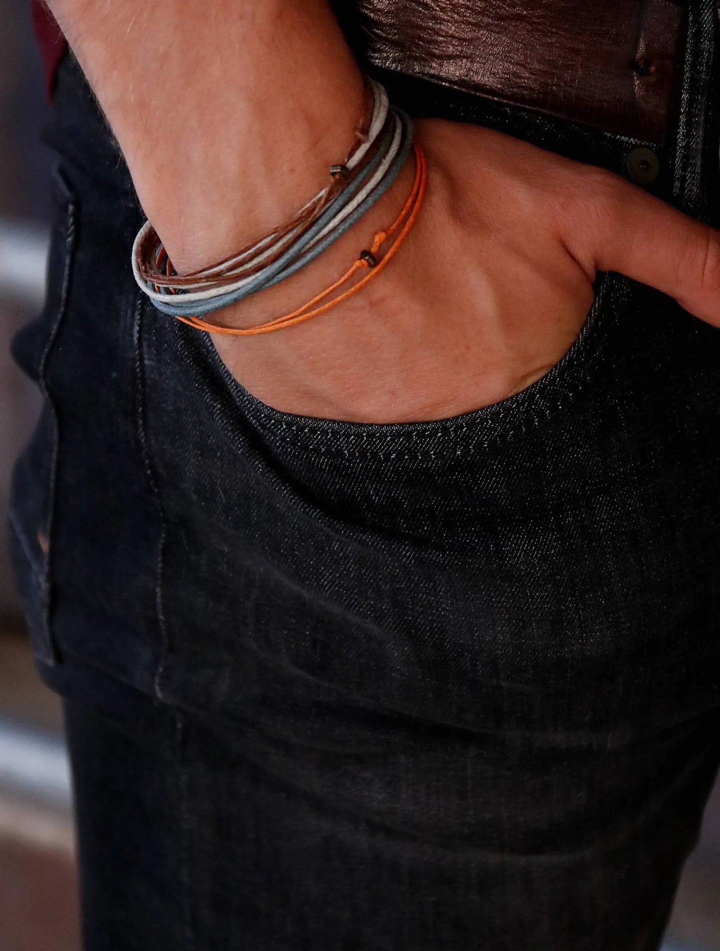 Armband für Männer in Orange-Blau, Handgemacht mit Magnetverschluss