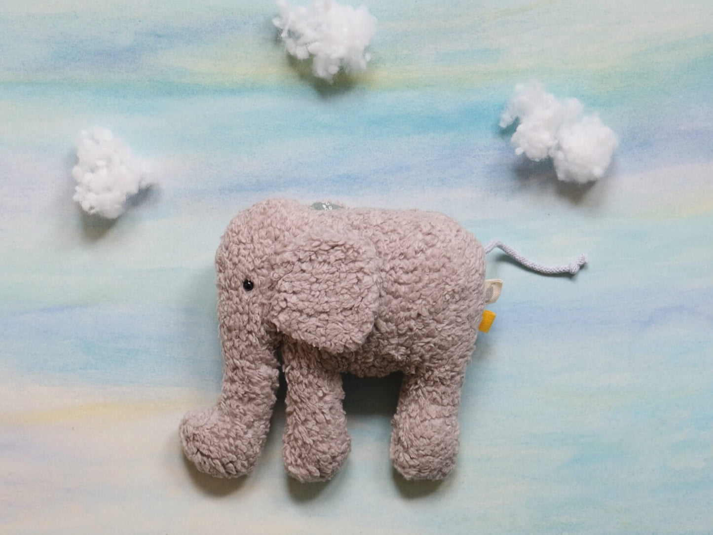«Bo» Der Elefant in Hellgrau