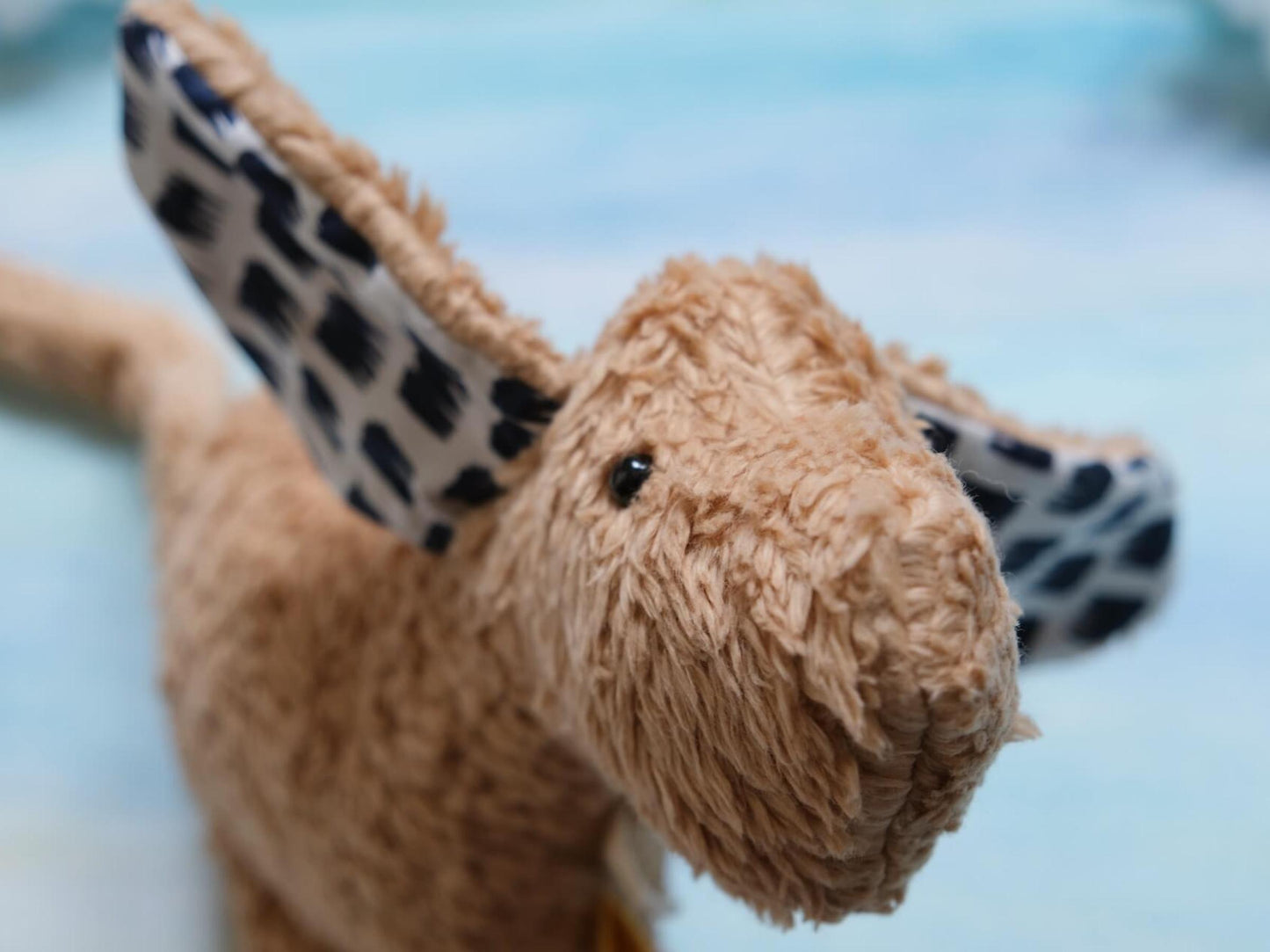 «Johnny» Der Hund in Beigebraun