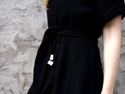 Kleid aus Bio-Musselin, Oversized in Schwarz