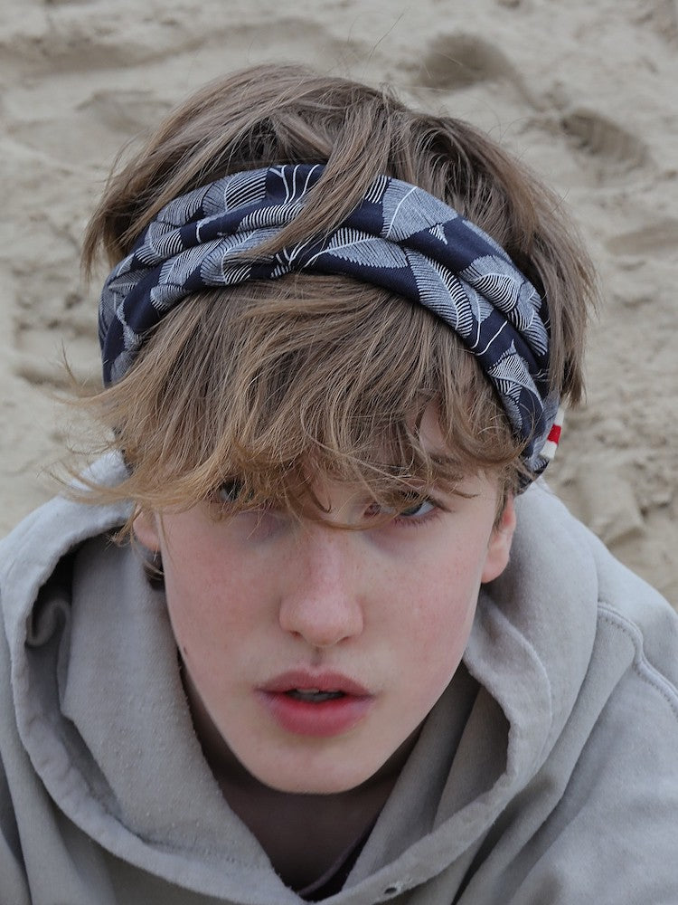 Breites Haarband aus Leichtem Sweat, Blau mit Blättermuster