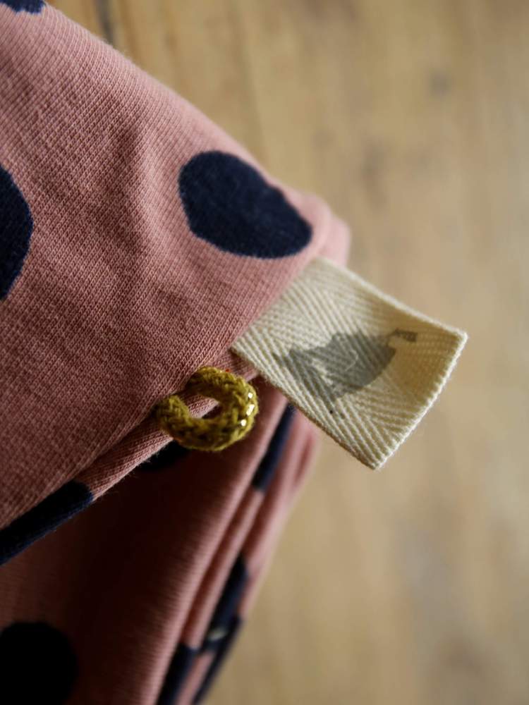 Breites Kopftuch aus Leichtem Sweat, Rosa mit Dunkelblauen Punkten