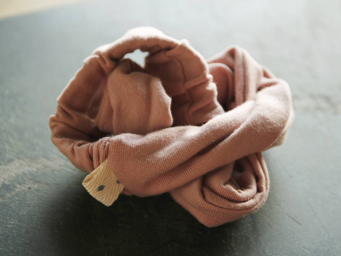Schmales Jersey-Haarband, Rosa mit Handbemaltem Webband
