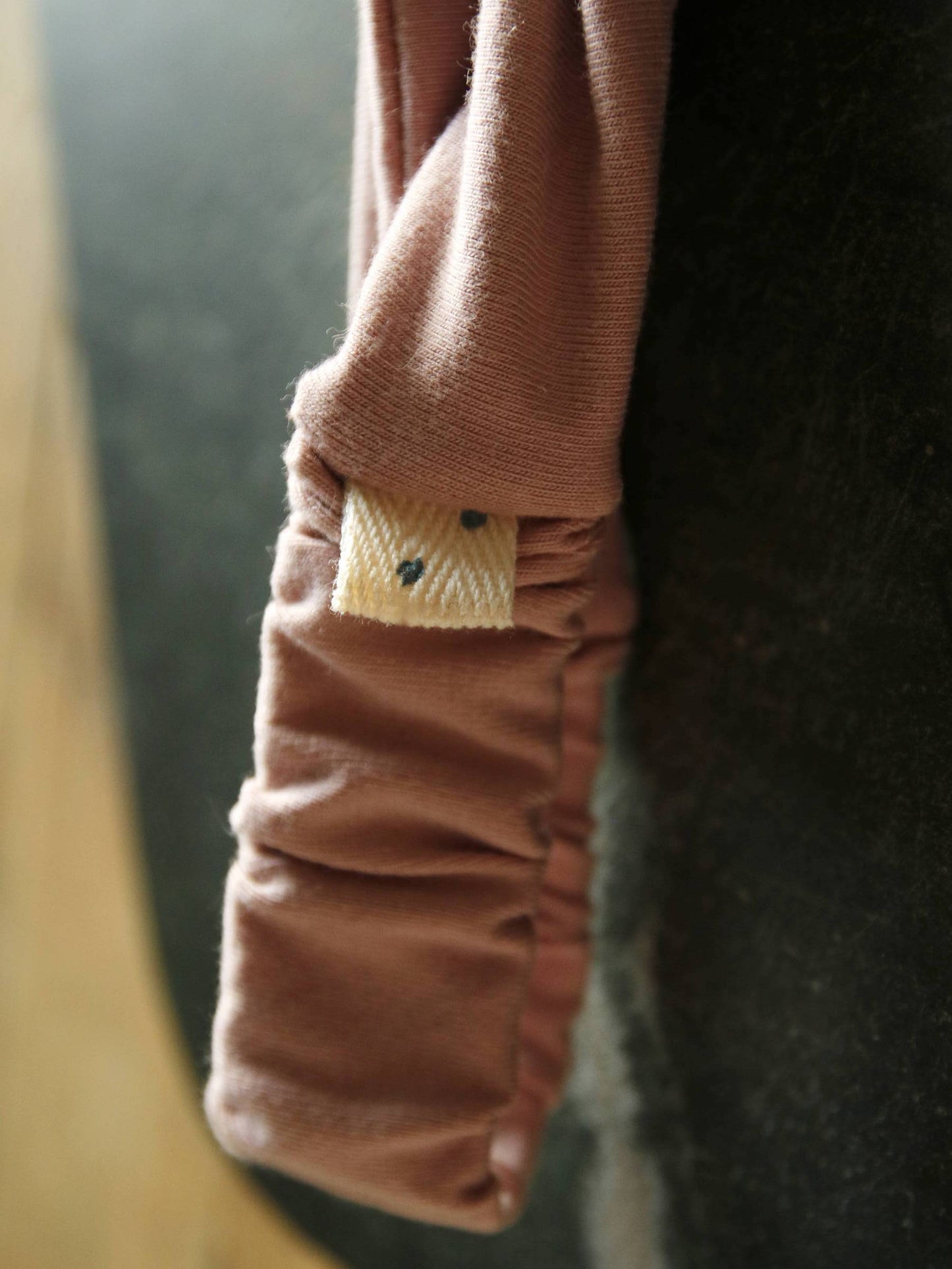 Schmales Jersey-Haarband, Rosa mit Handbemaltem Webband