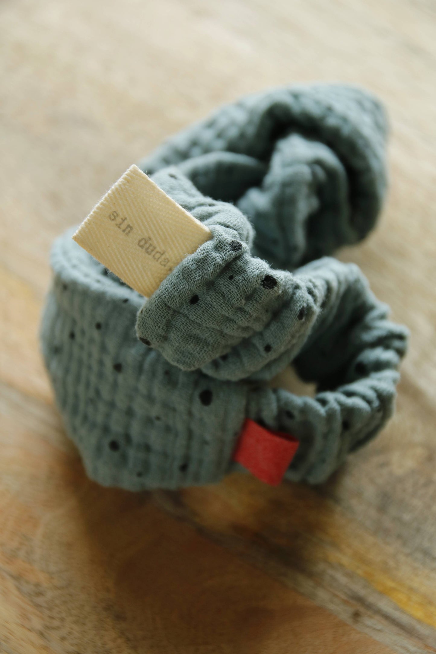 Schmales Musselin-Haarband, Mint mit Schwarzen Tupfen