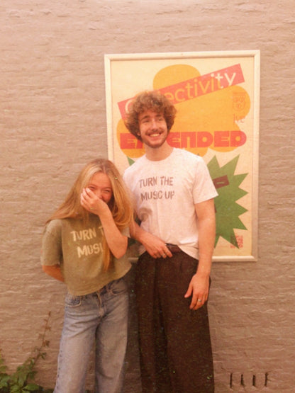 T-Shirt "turn the music up"