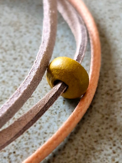Bracelet in pink, handmade with ceramic beads and magnetic clasp 