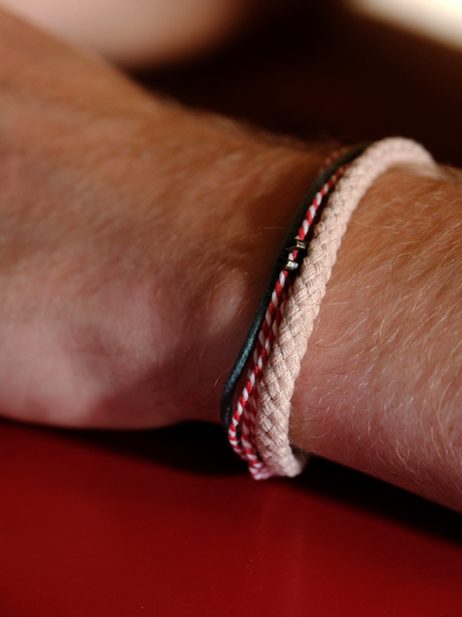 Bracelet in pink, handmade with ceramic beads and magnetic clasp 