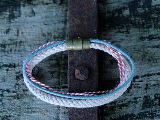 Bracelet in pink, handmade with ceramic beads and magnetic clasp 