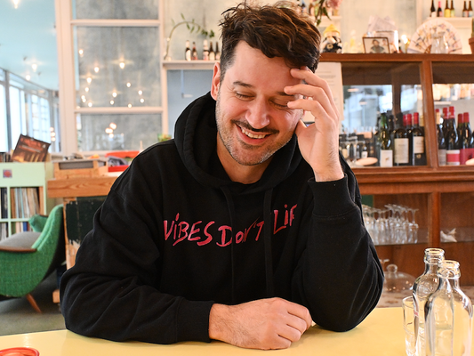Oversized Hoodie «Vibes don't lie» aus Bio-Baumwolle