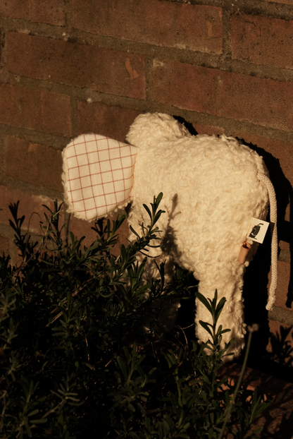 «Bo» Der Elefant in weiß
