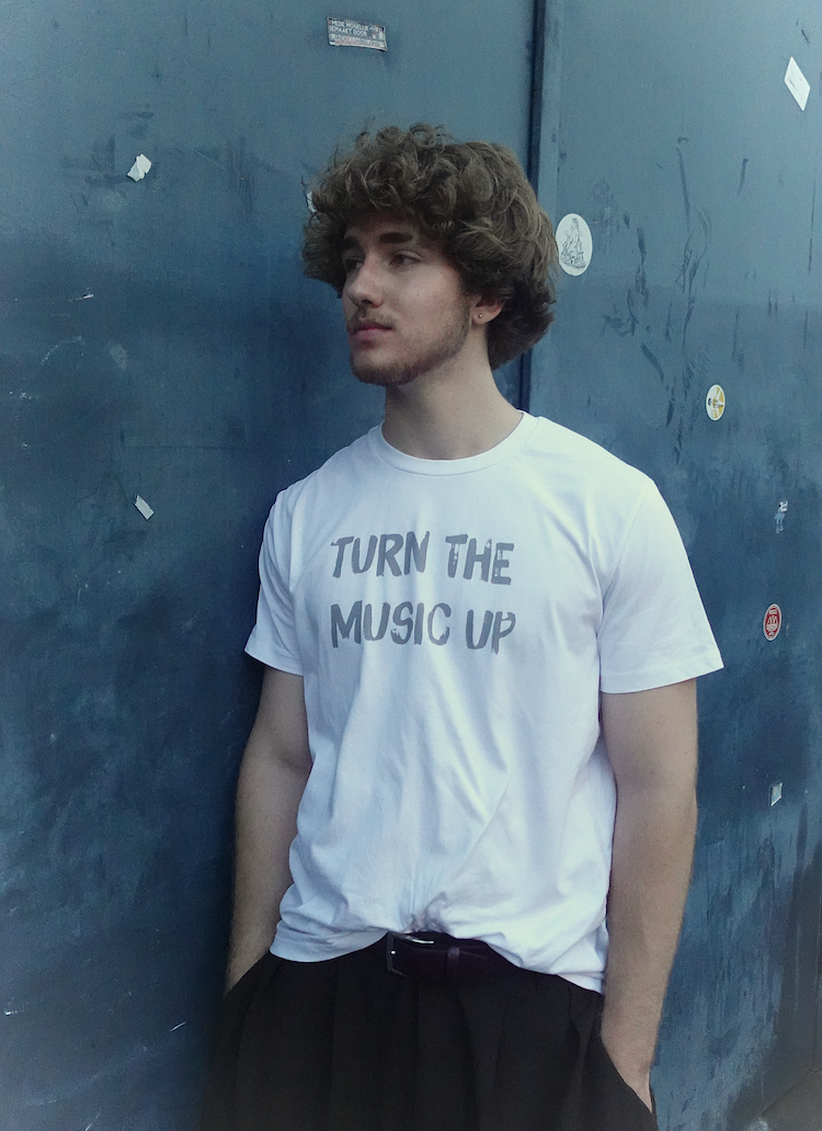 T-Shirt "turn the music up"