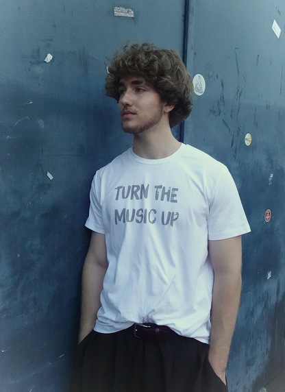 T-Shirt "turn the music up"