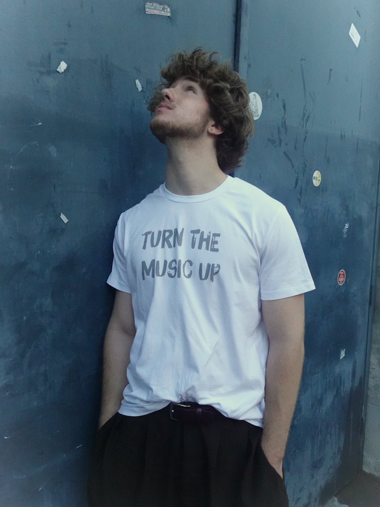 T-Shirt "turn the music up"