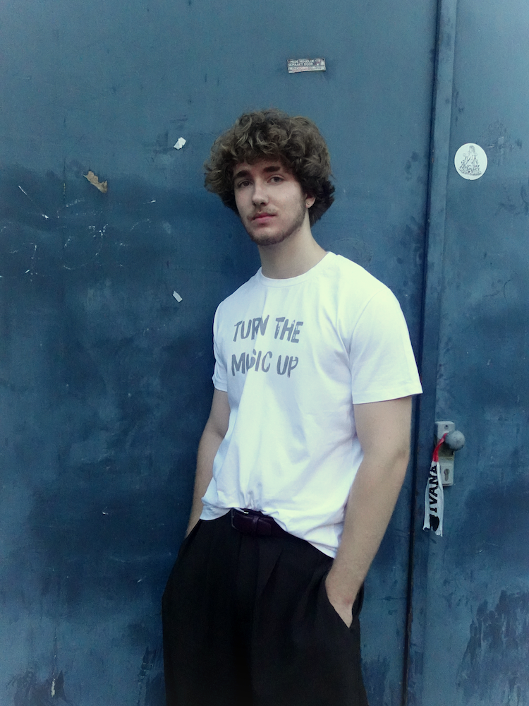 T-Shirt "turn the music up"