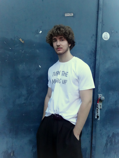 T-Shirt "turn the music up"
