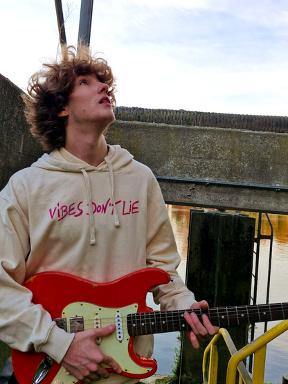 Oversized Hoodie «Vibes don't lie» aus Bio-Baumwolle