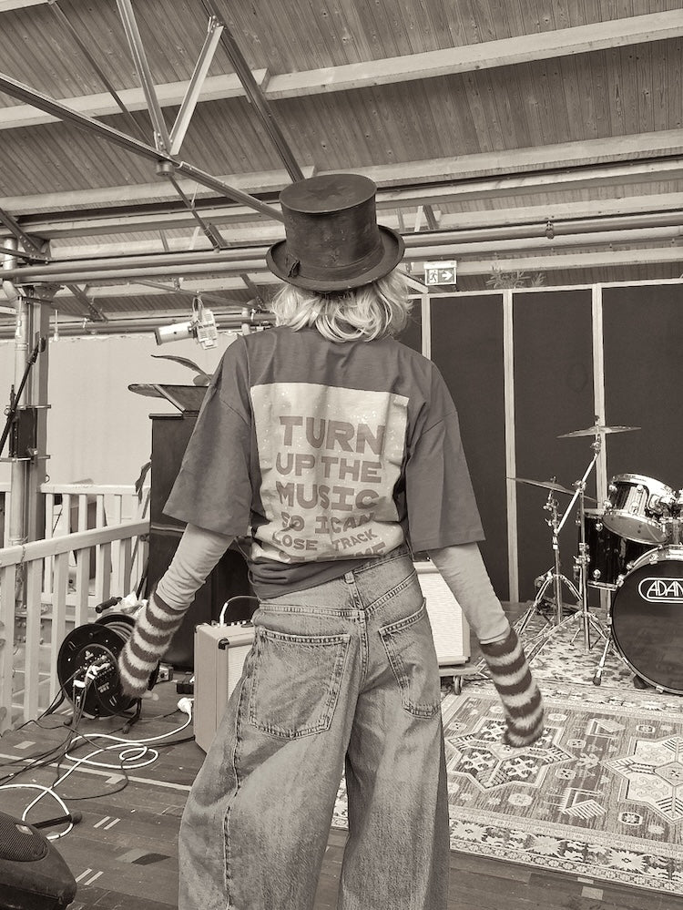 Oversized T-Shirt "Turn up the music" aus Bio-Baumwolle
