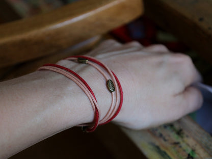 Bracelet in pink-red, handmade with leaf and magnetic clasp 