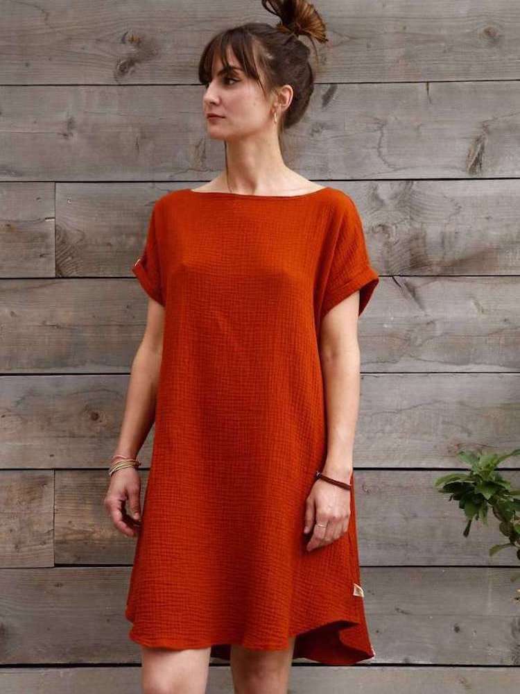 Dress made of organic muslin, oversized in rust red