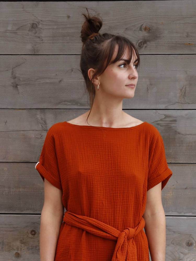 Dress made of organic muslin, oversized in rust red