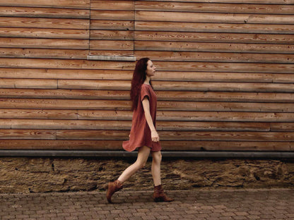Kleid aus Bio-Musselin, Oversized in Skandinavisch-Rot