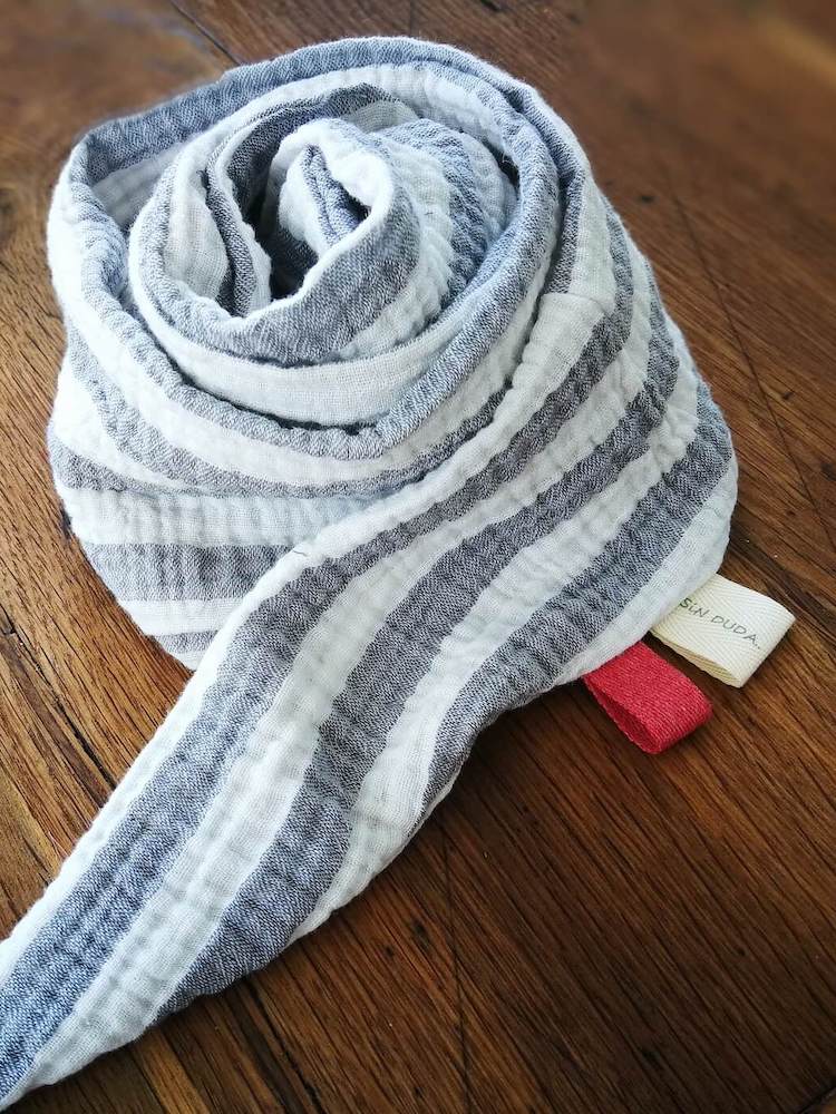 Mousseline hoofddoek, wit-grijs-blauwe strepen 